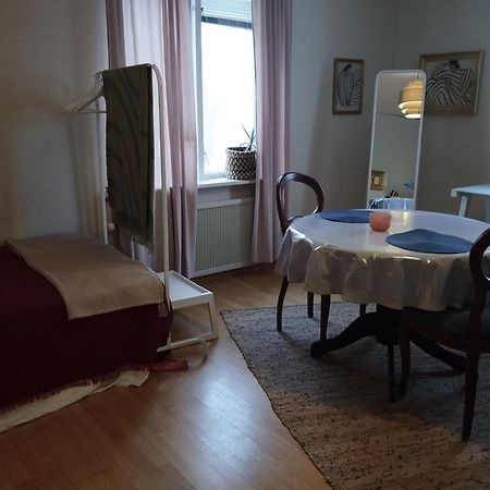 Centrala Stan- 2-Rums Gaestsvit, Perfekt Foer Kollegor Som Oenskar Separata Rum Umeå Extérieur photo