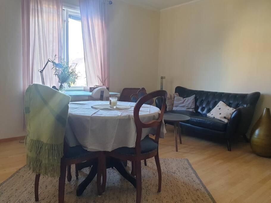 Centrala Stan- 2-Rums Gaestsvit, Perfekt Foer Kollegor Som Oenskar Separata Rum Umeå Extérieur photo