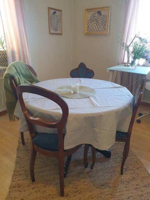 Centrala Stan- 2-Rums Gaestsvit, Perfekt Foer Kollegor Som Oenskar Separata Rum Umeå Extérieur photo